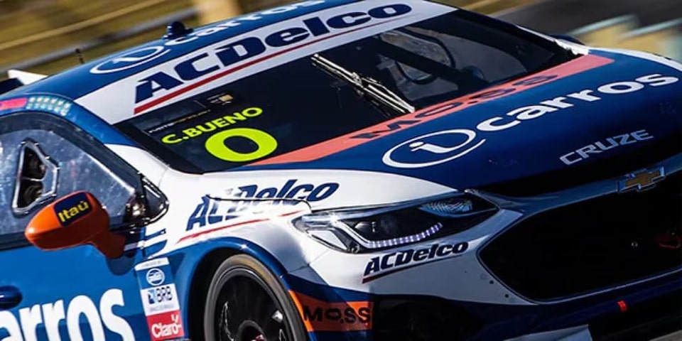 Carro de Stock Car com patrocínio da ACDelco